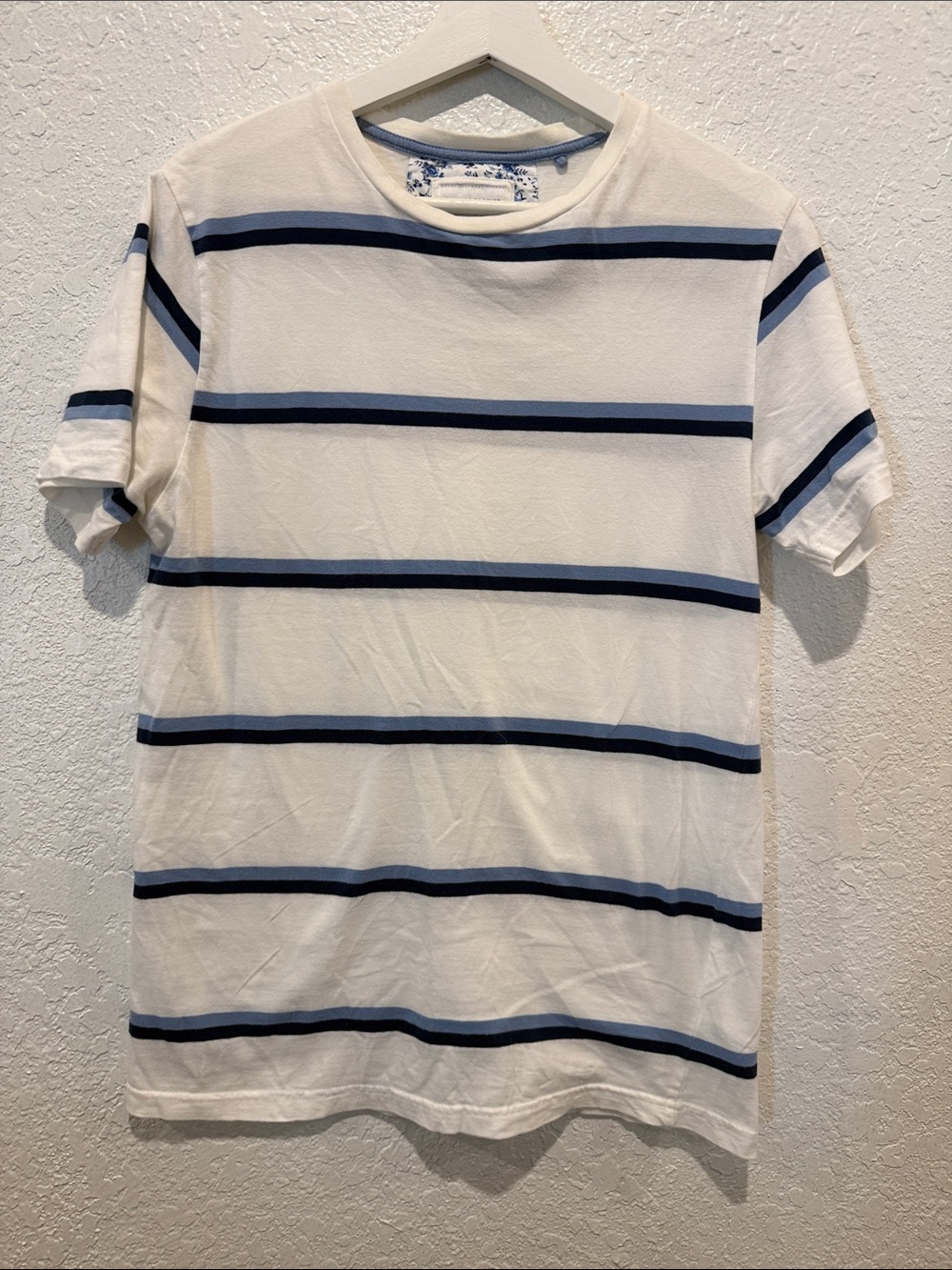 Men's white Stripe Crew Neck T-Shirt with Blue Accents
